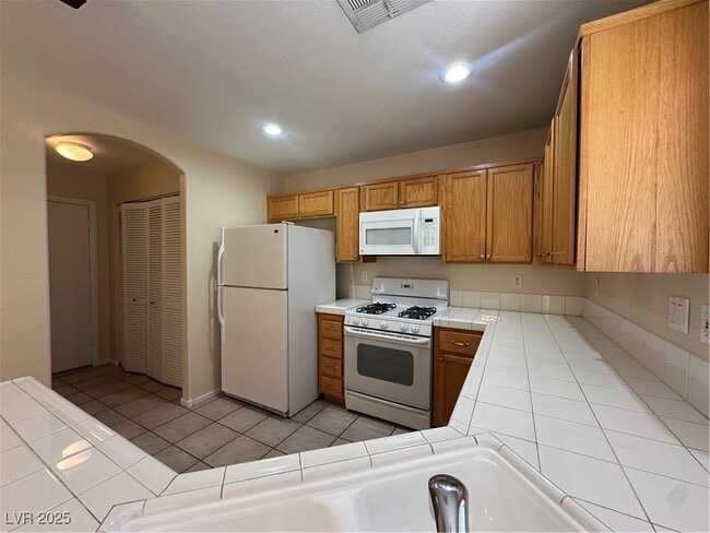 Building Photo - 821 Dancing Vines Ave