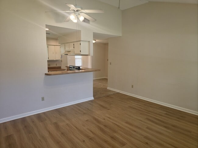Building Photo - 371 Forest Loop