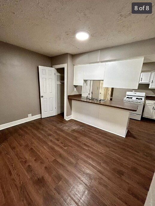 Primary Photo - 3539 Robson St