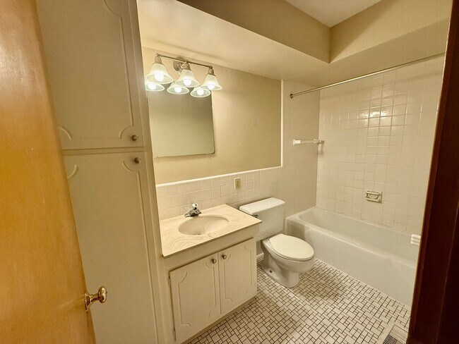 Building Photo - 2 Bedroom/1.5 Bathroom Apartment- First Floor