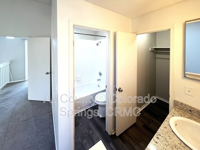 Building Photo - 2058 Palm Dr