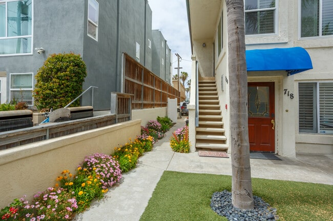 Building Photo - 718 Ensenada Ct