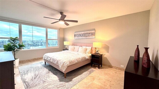 Building Photo - 3505 S Ocean Dr