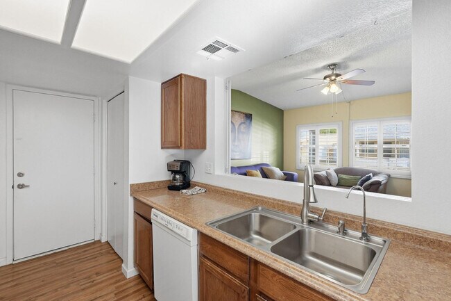 Building Photo - 2929 E Broadway Rd