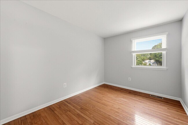 Building Photo - 5481 Saddler Ln