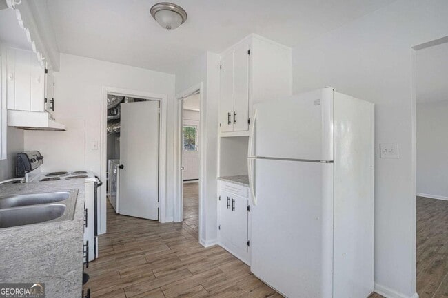 Building Photo - 5293 W Mountain St