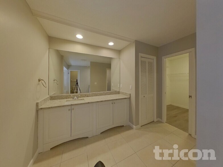 Building Photo - 15803 Hampton Village Dr