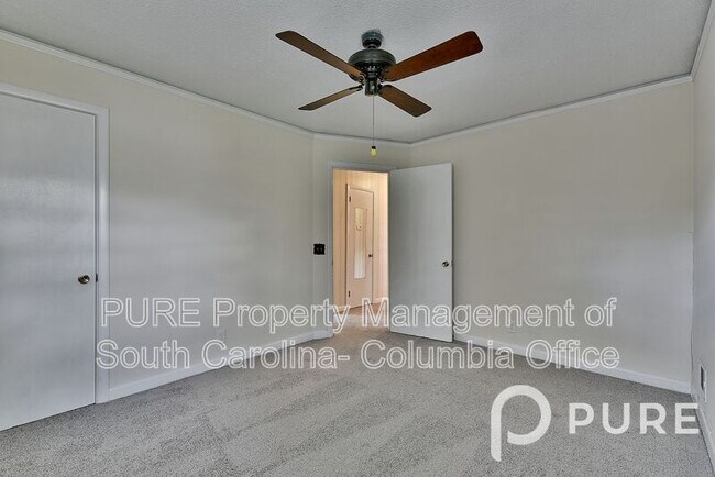Building Photo - 5912 Barksdale Dr