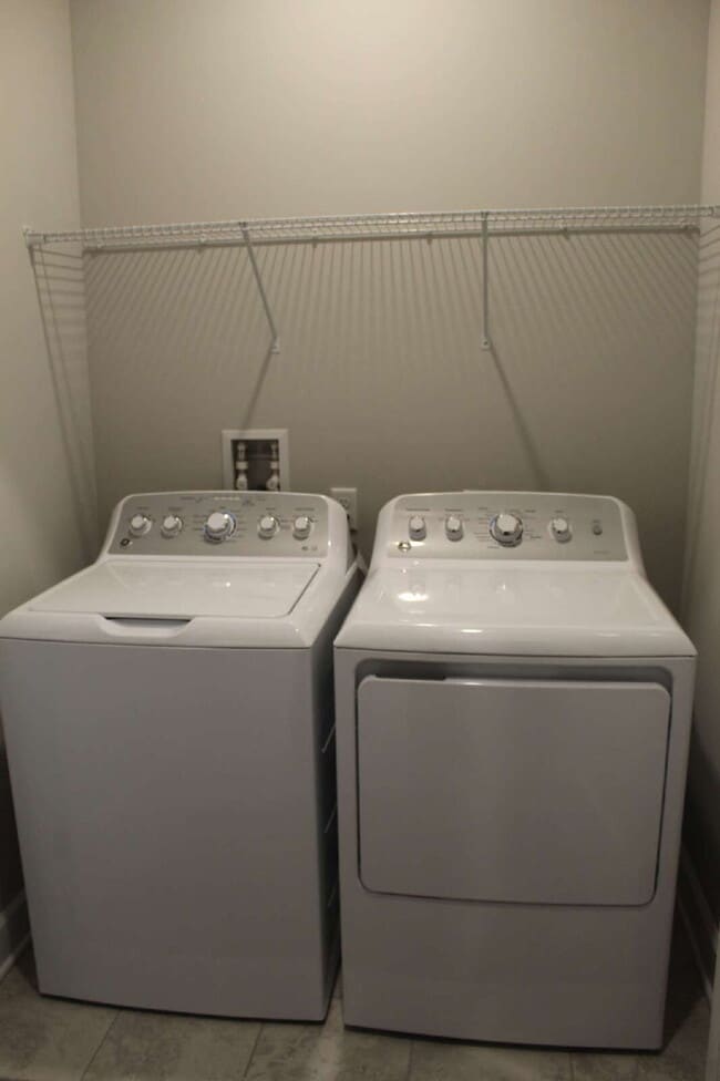 Building Photo - Exquisite 3-Bed Townhouse in Moon Township with Scenic Views & Modern Finishes!