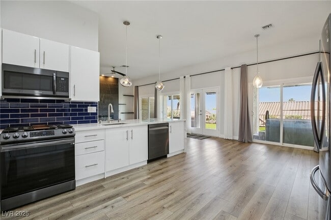 Building Photo - 2504 Youngdale Dr