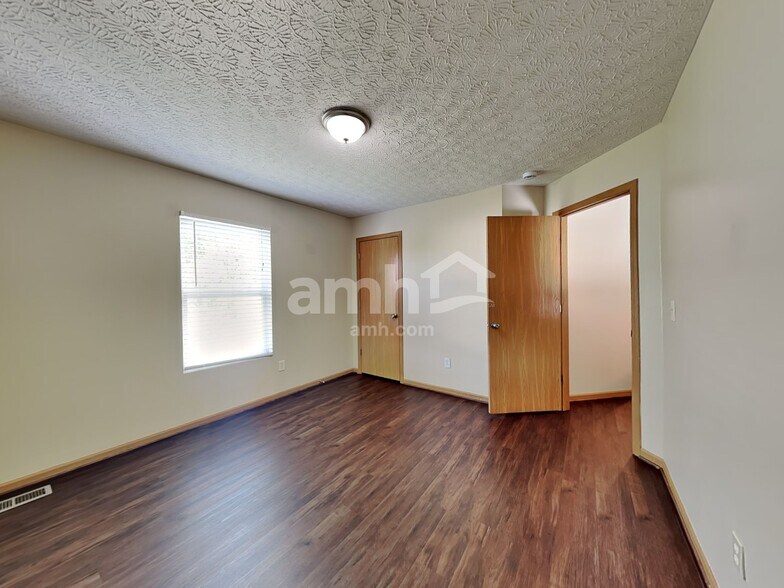 Building Photo - 113 Merriston Cir