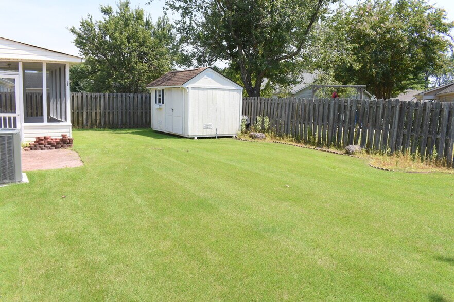 Building Photo - 4824 Weybridge Ln