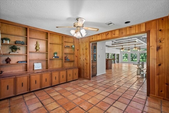Building Photo - 3415 Bayou Dr E