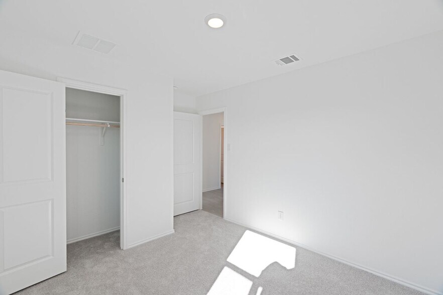 Building Photo - 241 Kings Row Ln