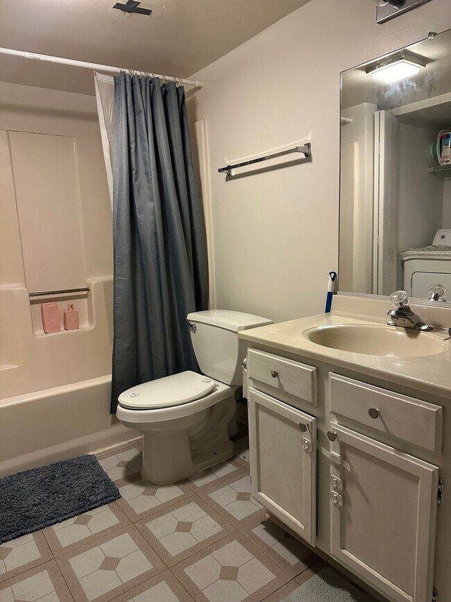 Building Photo - 1504 W Jefferson Ave