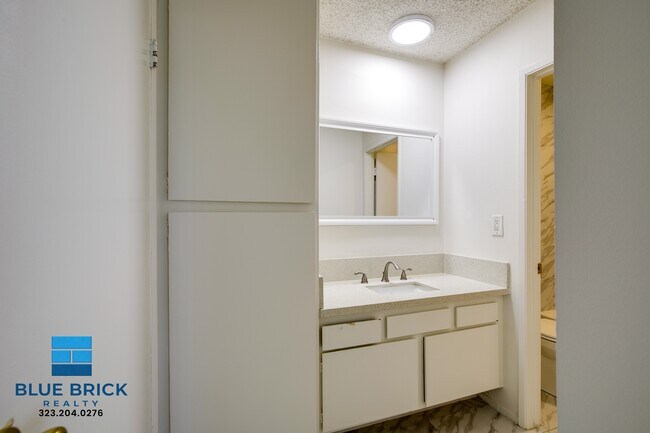 Building Photo - 5452 Corteen Pl