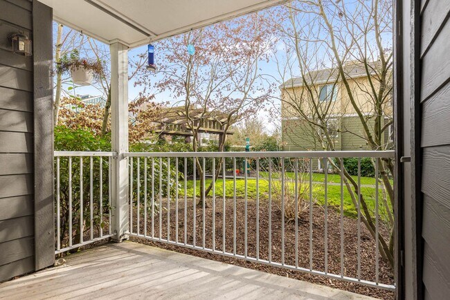 Building Photo - 300 N 130th St