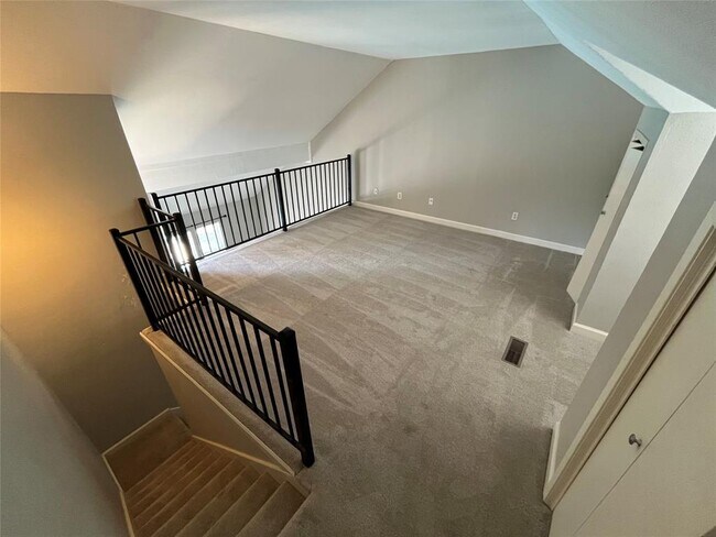 Building Photo - 5608 Cougar Dr