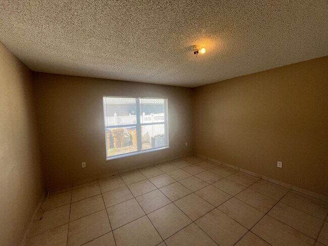 Building Photo - 204 Canterbury Ct