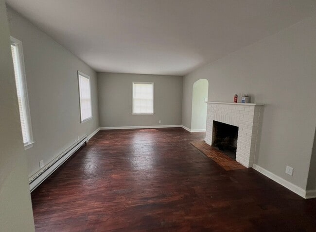 Building Photo - 2 bedroom, 1 bath house