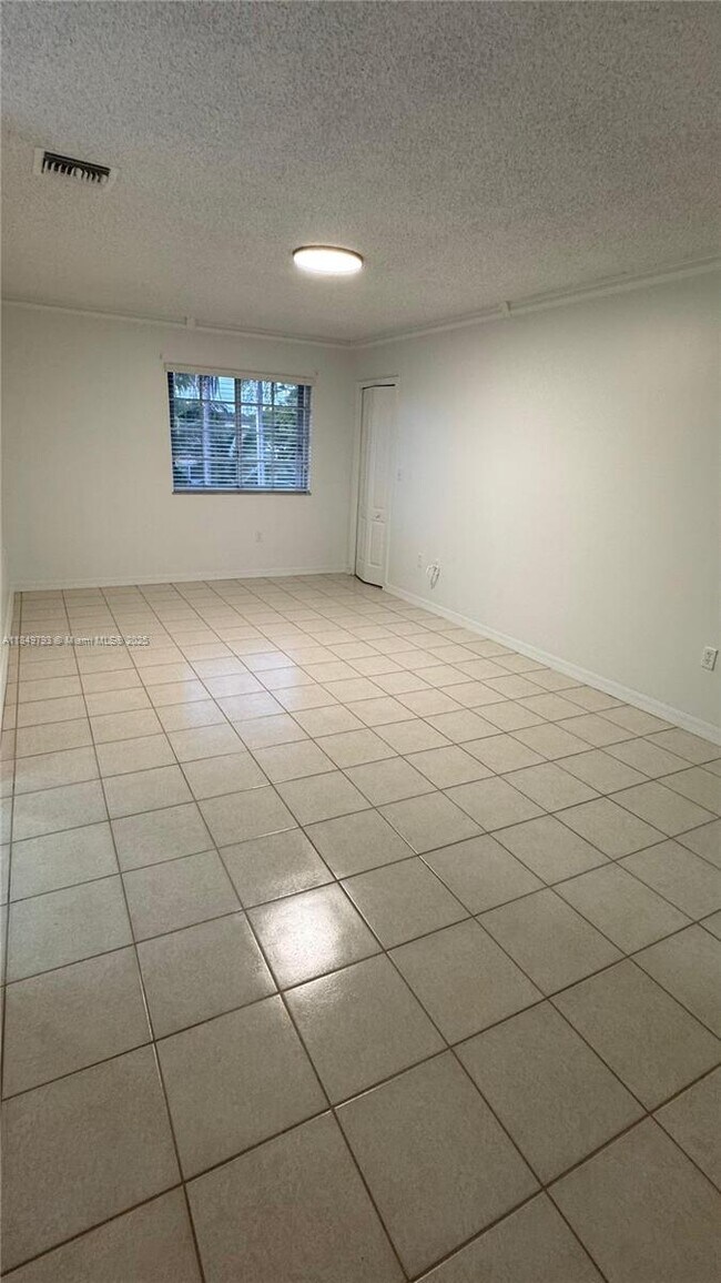 Building Photo - 1270 W 42nd St