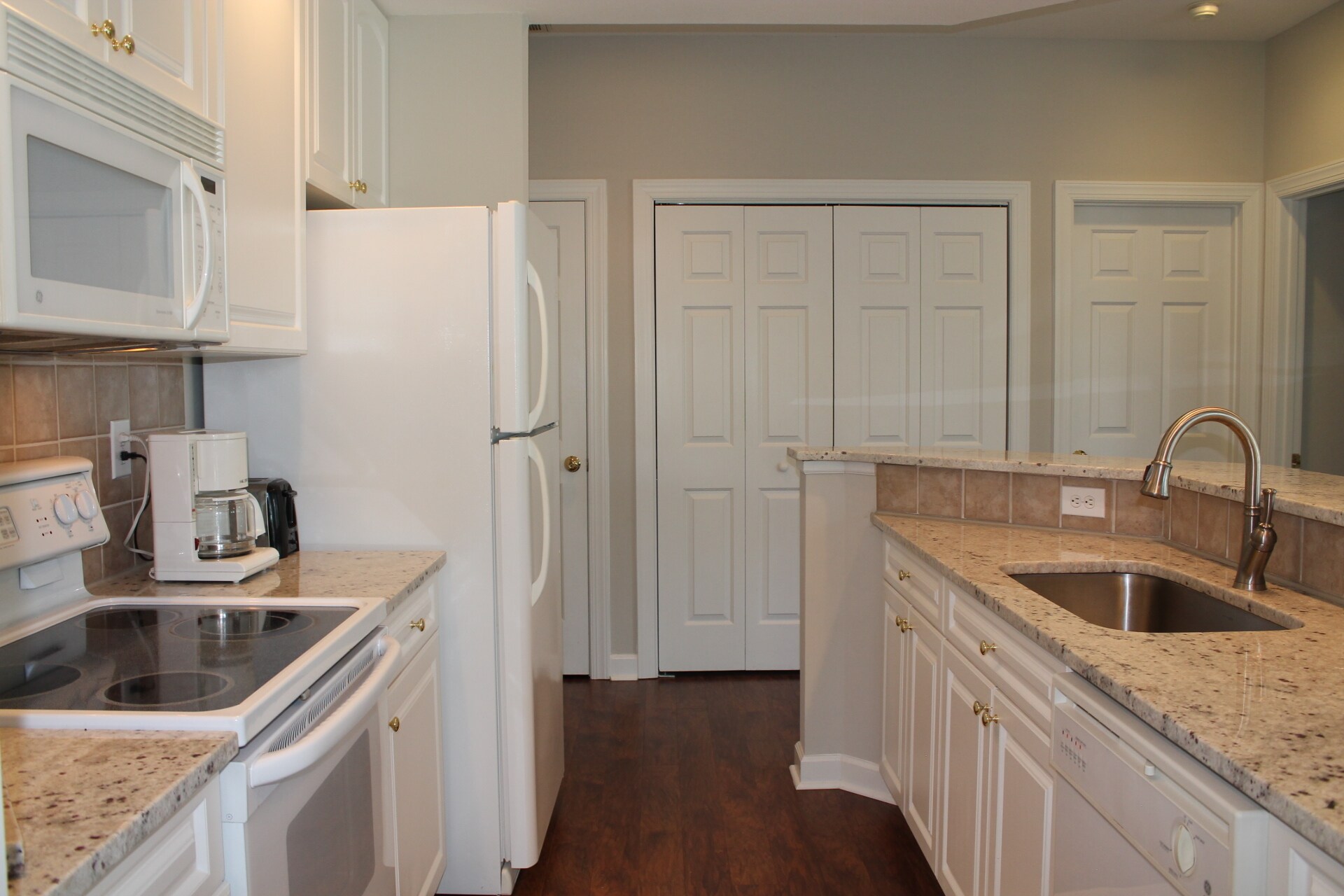 Building Photo - 2137 Creswell Dr