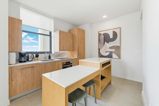 Building Photo - 11 NE 6th St