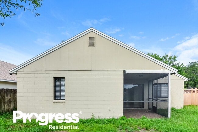 Building Photo - 215 River Chase Dr