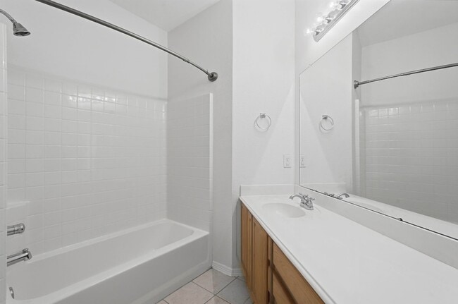 Building Photo - 18612 Syndee Loch Ct