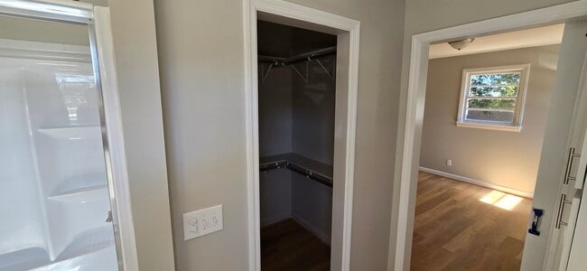 Building Photo - 7619 Parkview Dr