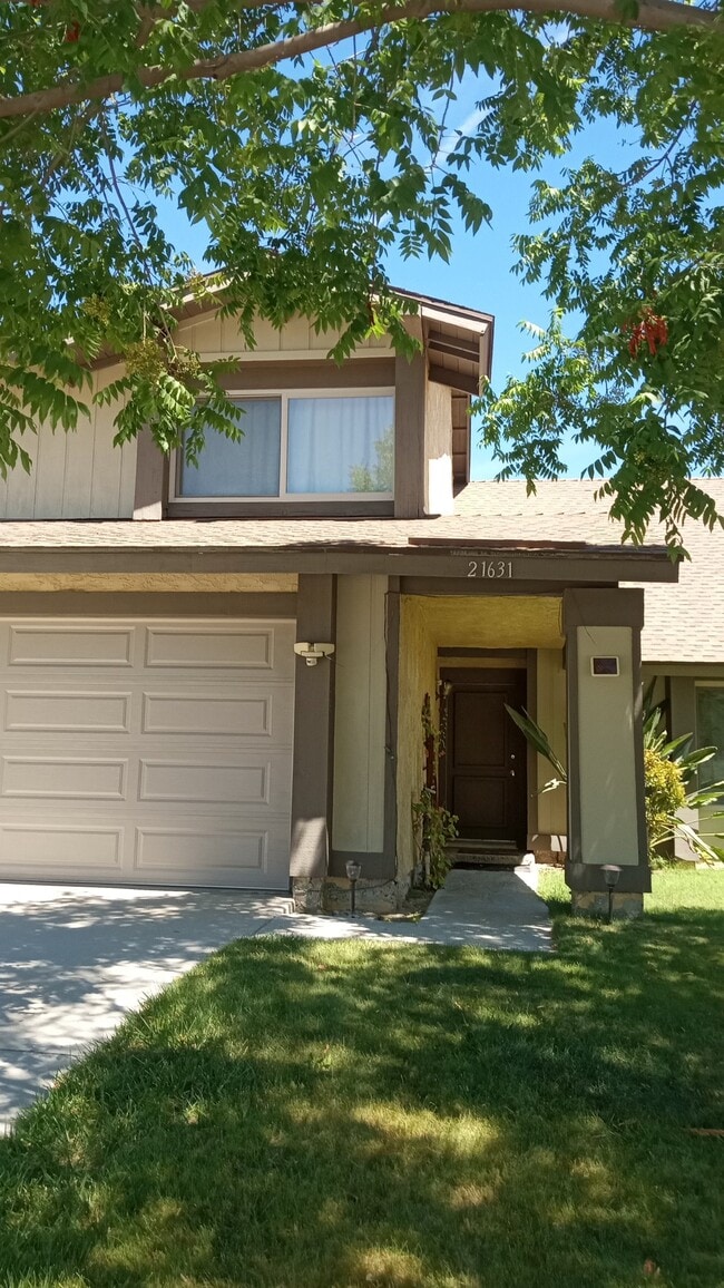 Building Photo - 21631 Grovepark Dr