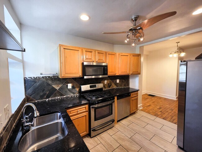 Building Photo - 1714 Holbrook St