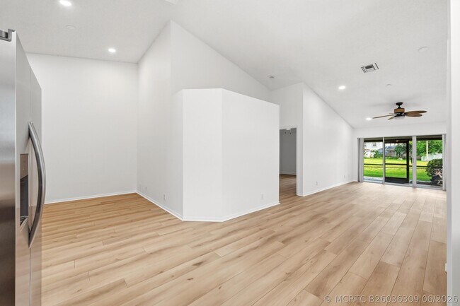 Building Photo - 7618 Pinewalk Dr S