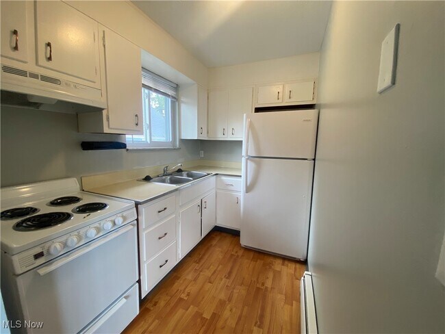 Building Photo - 1450 Riverside Dr