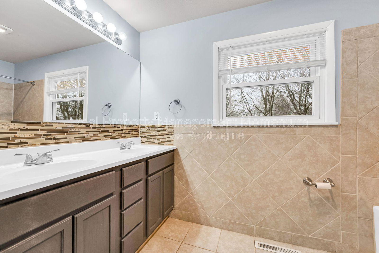 Building Photo - 603 E Greenwood St