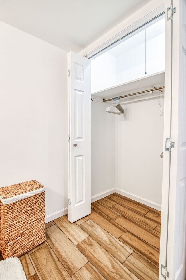 Building Photo - (Completely Furnished) Beautiful 1 bed/1 bath Apartment. With Pool  in the premises.