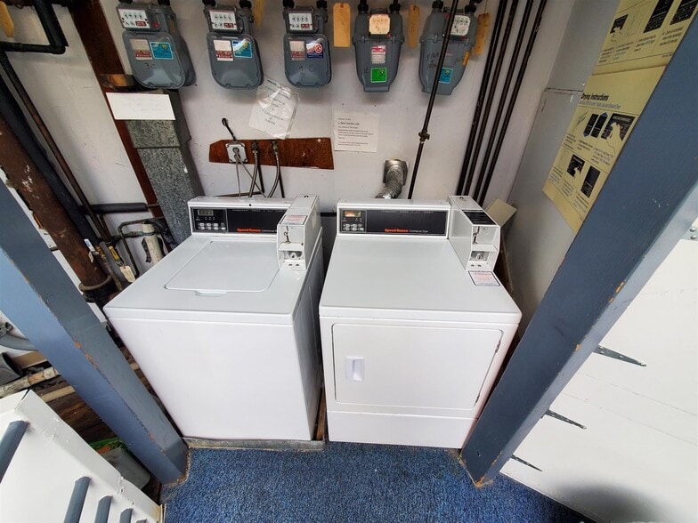 Building Photo - 348 Franklin St