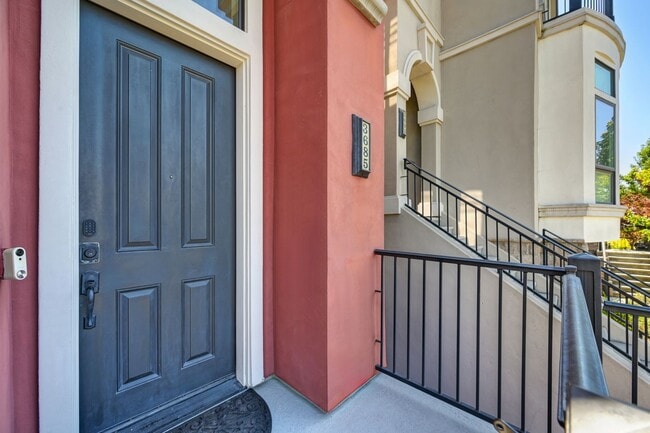 Building Photo - 3 bedroom | 2.5 bathroom | Crocker Village Brownstone
