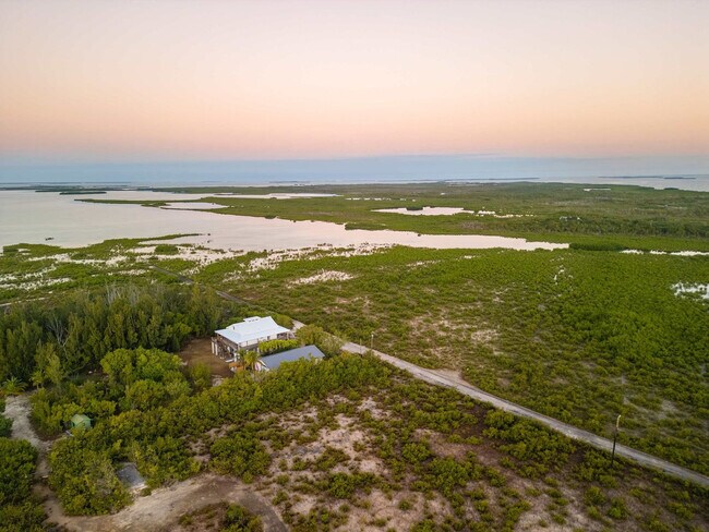Building Photo - 18954 Acosta Rd