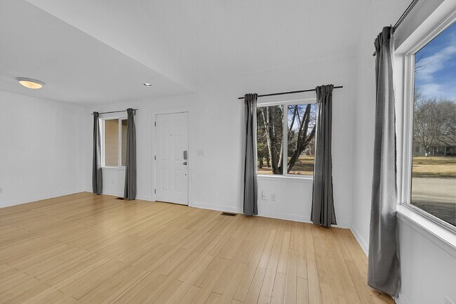 Building Photo - $2,295.95, 3-bed, 3-bath, located in Longmont with a washer and dryer and $300 off the first mont...