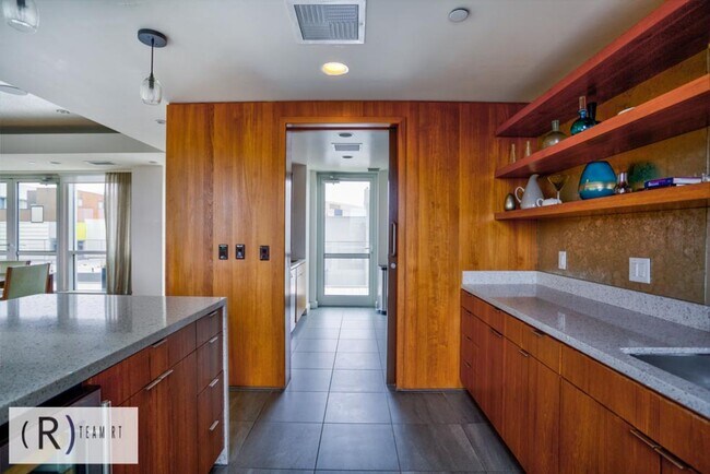 Building Photo - Oceanview Luxurious Chic Condo for High Quality Lifestyle