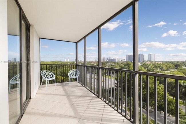 Building Photo - 3375 N Country Club Dr