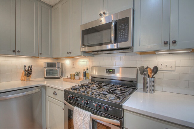Building Photo - 1609A Cahal Ave