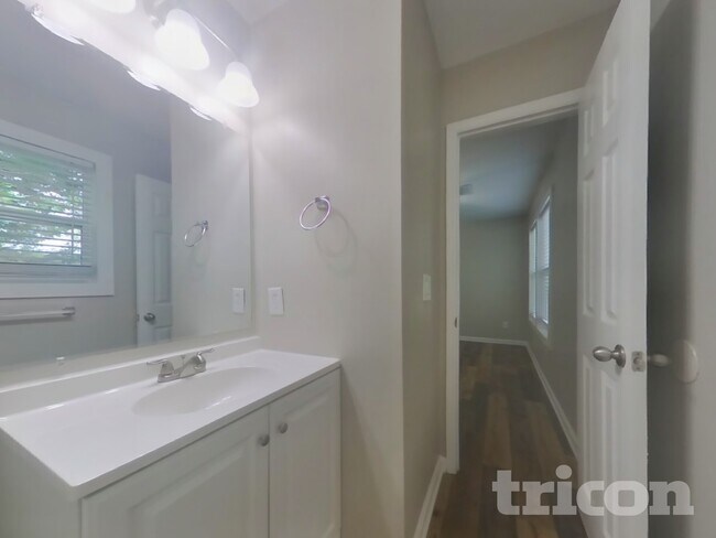 Building Photo - 1820 Crestwood Dr NW