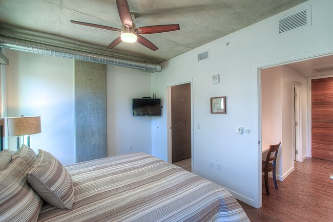 Building Photo - Highrise 1 Bedroom at Portland on the Park