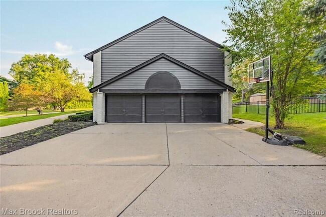 Building Photo - 3332 Barlyn Ln