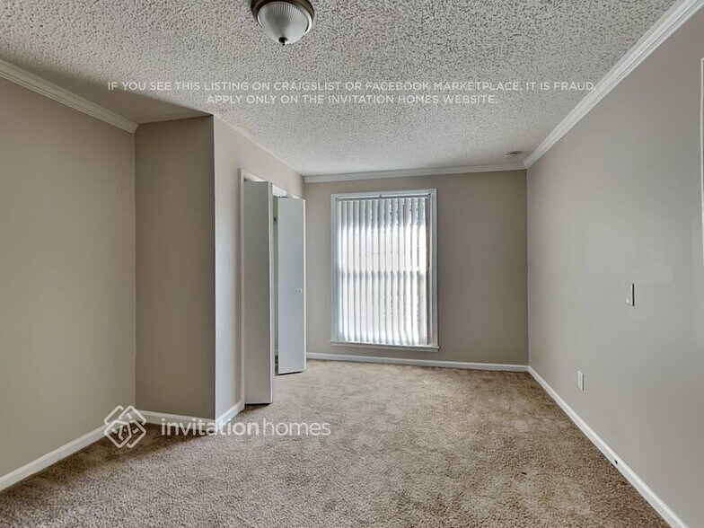 Building Photo - 123 Woodvale Dr