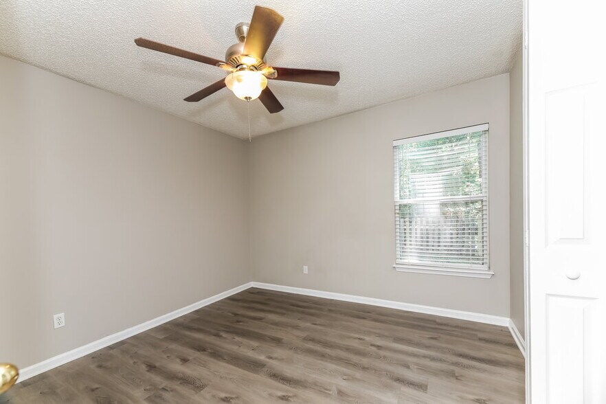 Building Photo - 12630 Richfield Blvd