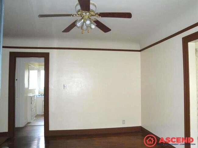Building Photo - Charming 3BD/1BA Home in Northeast Bakersfield — Brick Fireplace, Prime Location!