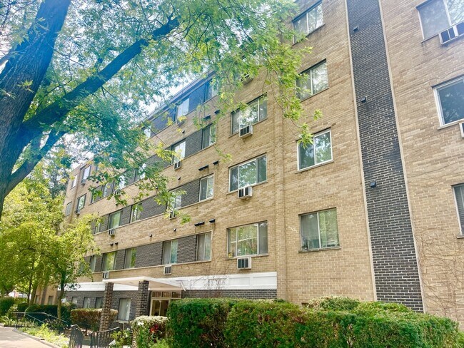 Primary Photo - 7306 N Winchester Ave
